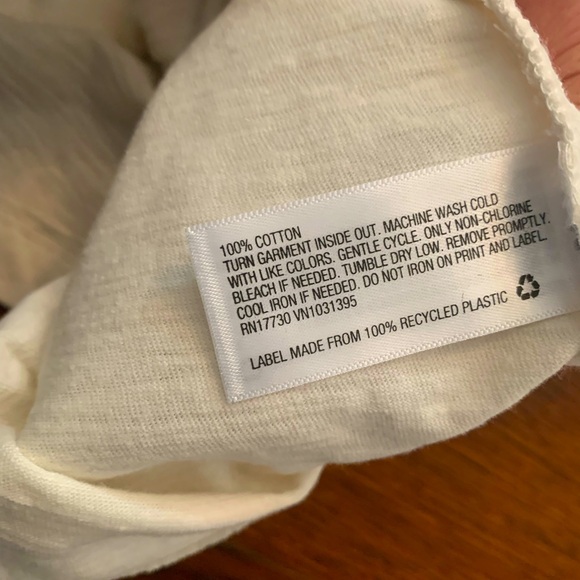 Women’s tshirt size M . New with tags. - Picture 4 of 4